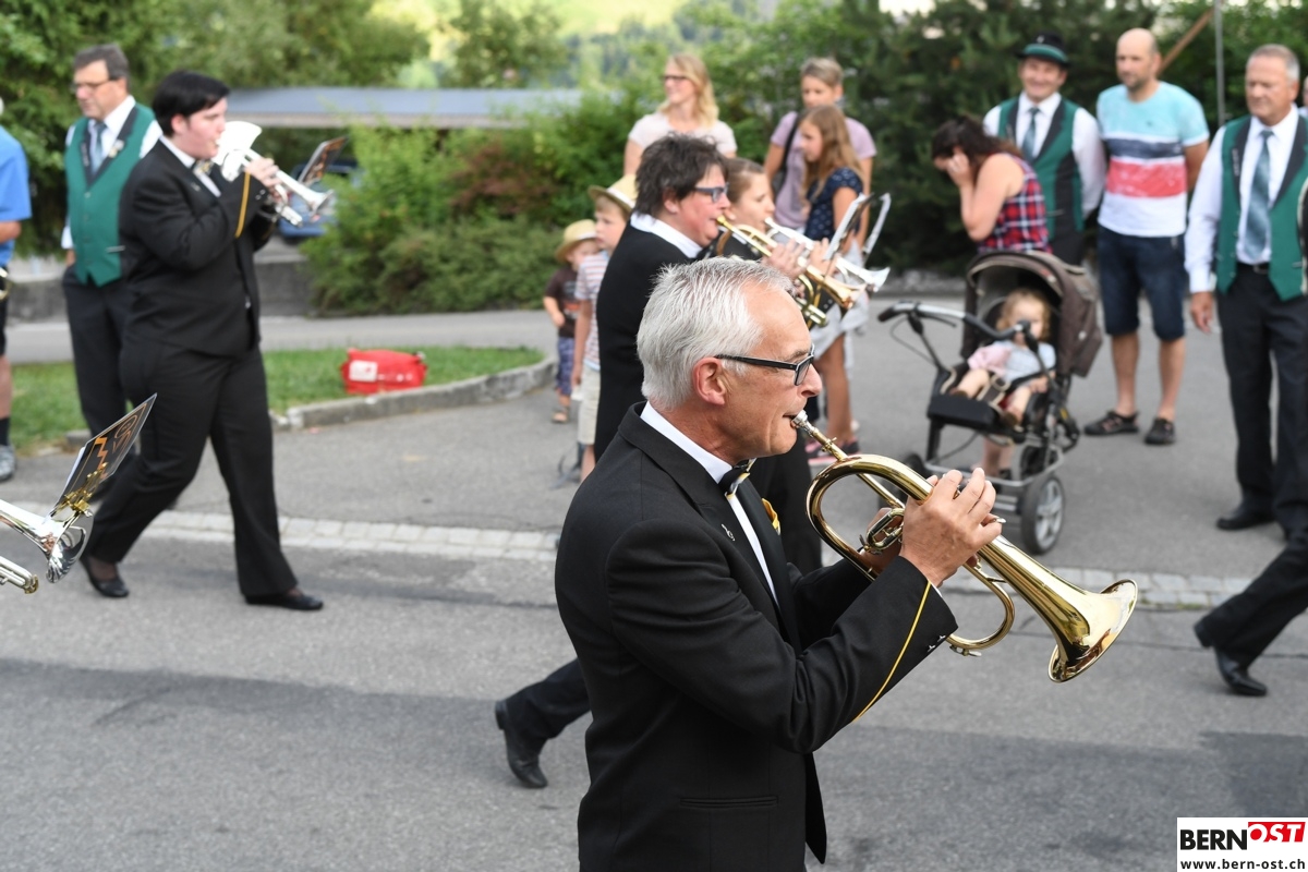 Marschmusikparade An Der Dorfchilbi Bleiken